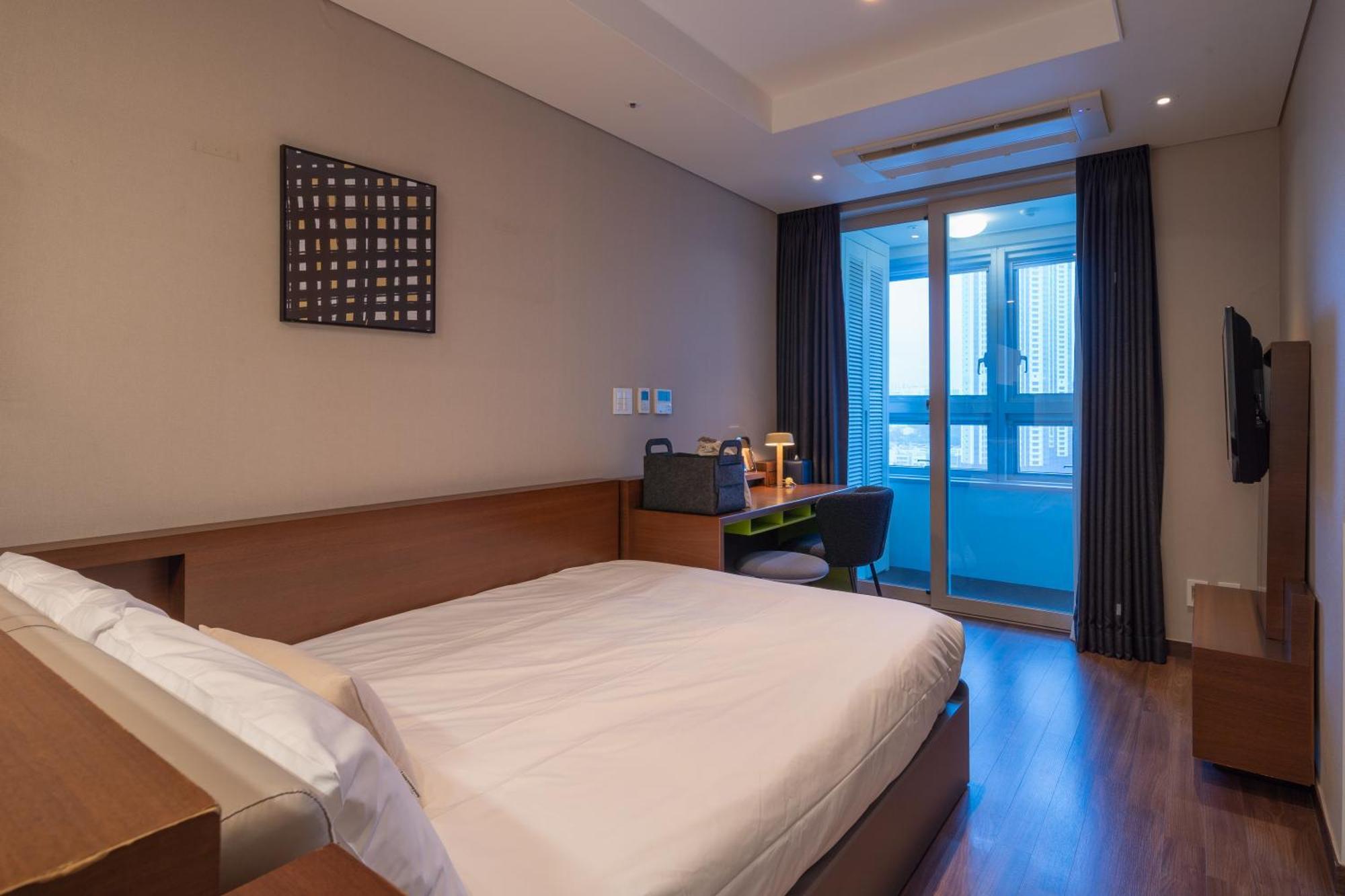 Urbanstay Haeundae Station Puszan Kültér fotó